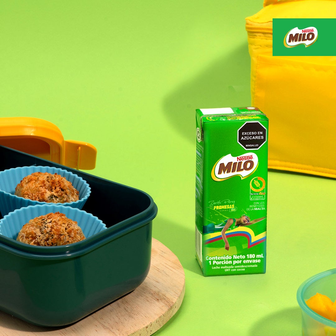 MILO® Cajita a lado de unas galletas